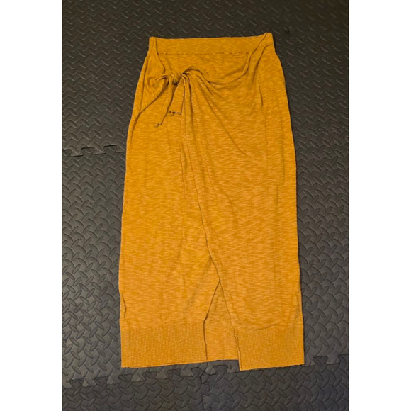 Hello Nite Dresses & Skirts - Women's Hello Nite Skirt Size M Gold